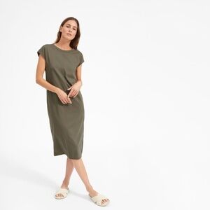Everlane The Luxe Cotton Side-slit Tee Dress in Olive